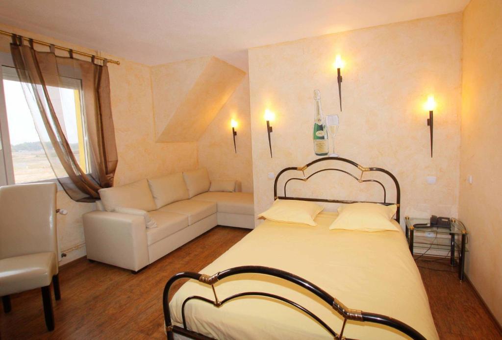Hotel Restaurant Champ Alsace Haguenau Room photo